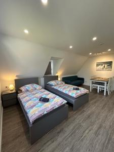 a bedroom with two beds and a table in it at Ferienwohnung am Uniklinik Lübeck in Lübeck