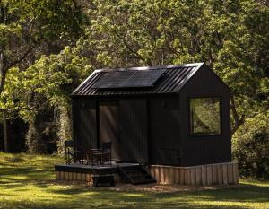 Κήπος έξω από το Wild & Secluded Off-Grid Cabin Retreat - Heike