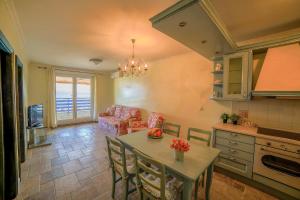 Kuchyň nebo kuchyňský kout v ubytování Apartment Toscana