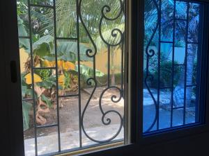 Ảnh trong thư viện ảnh của Small air-conditioned apartment with private pool ở Warang