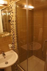 Koupelna v ubytování Sapphire Hotel London