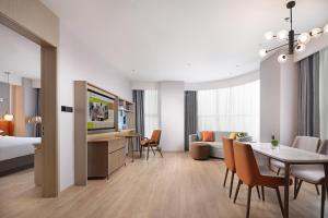 Voodi või voodid majutusasutuse Home2 Suite by Hilton Chaozhou toas