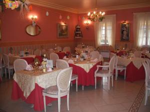 ห้องอาหารหรือที่รับประทานอาหารของ Hotel Le Clos du Montvinage