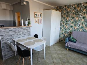 a living room with a table and chairs and a couch at Apartament Słoneczny in Świnoujście