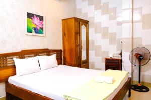 Postel nebo postele na pokoji v ubytování Lucky Hội an Hotel