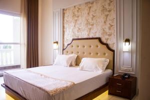a bedroom with a large bed with a large window at The Hidden Creek in Kauli