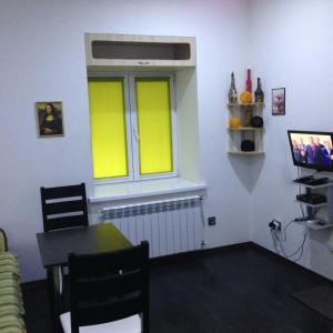 a dining room with a table and a window at Apartment Ekaterininskaya 5 in Simferopol