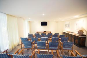 A television and/or entertainment centre at azuLine Hotel Bahamas y Bahamas II