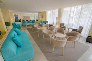 A seating area at azuLine Hotel Bahamas y Bahamas II