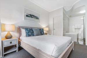 Voodi või voodid majutusasutuse Mirra Chana Beachfront Apartments Mooloolaba toas