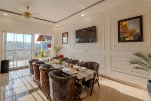 Fotografie z fotogalerie ubytování SaffronStays The Rajpur v destinaci Rājpur