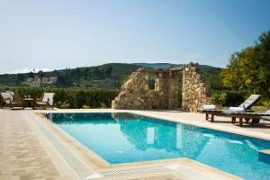 Πισίνα στο ή κοντά στο Villa Athinais  +29 φωτογραφίες