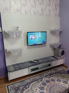 Μια τηλεόραση ή/και κέντρο ψυχαγωγίας στο Zaca's Rents
