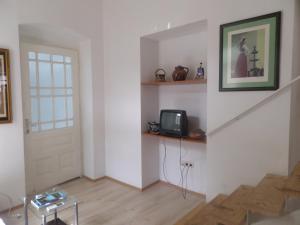 TV a/nebo společenská místnost v ubytování River Apartment