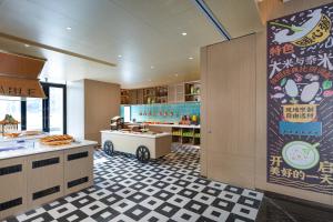 珠海金湾希尔顿惠庭酒店的厨房或小厨房