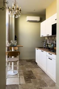 Kuchyň nebo kuchyňský kout v ubytování Love room La Toscana + 5 fotografií