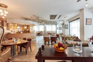 A restaurant or other place to eat at Konak Hotel Taksim