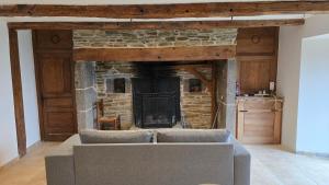 Ruang duduk di Corps de ferme en Aubrac avec jacuzzi