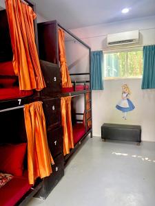 Letto o letti in una camera di White Rabbit Hostel