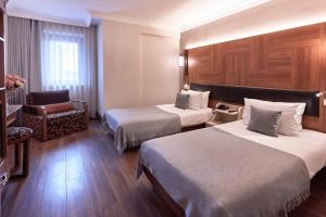 Łóżko lub łóżka w pokoju w obiekcie Konak Hotel Taksim