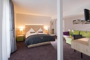 Postel nebo postele na pokoji v ubytování Hotel Rössle