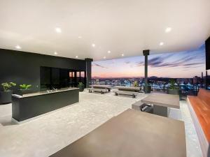Χώρος καθιστικού στο Luxury Maroochydore Apartment