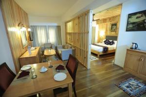 Postel nebo postele na pokoji v ubytování Hotel Phuntsho pelri