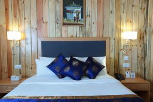Postel nebo postele na pokoji v ubytování Hotel Phuntsho pelri