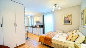 Posteľ alebo postele v izbe v ubytovaní Apartamenty EverySky Karpacz - Wilcza 3F_P