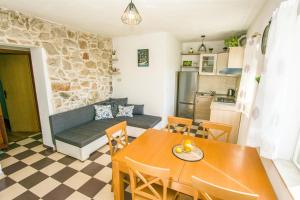 Η κουζίνα ή μικρή κουζίνα στο House Sea Cloud +22 φωτογραφίες