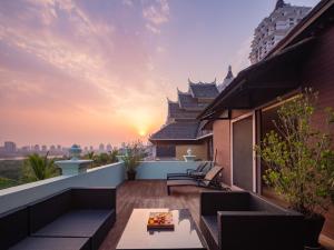 Yunjian Hotel的阳台或露台