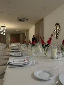 Reštaurácia alebo iné gastronomické zariadenie v ubytovaní Hotel Villa Ruggiero