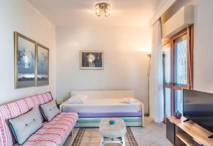 Giường trong phòng chung tại Blue Heaven Home by halu! Villas