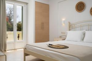 Кровать или кровати в номере Finikas Hotel