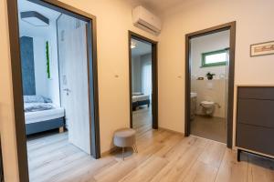 A bathroom at Jókai Apartman