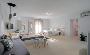 Гостиная зона в Finikas Hotel