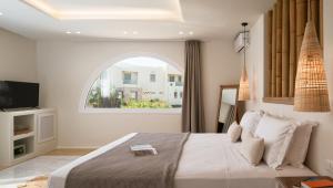 Кровать или кровати в номере Finikas Hotel