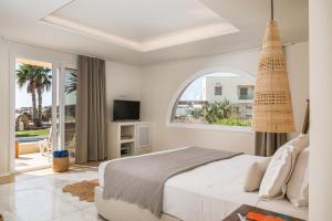 Телевизор и/или развлекательный центр в Finikas Hotel