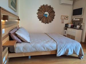 Postel nebo postele na pokoji v ubytování ReBorn Room