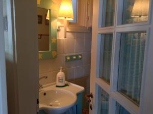 A bathroom at Villa Bouboule Még 37 kép