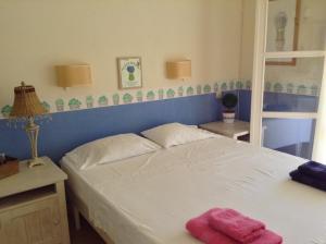 A bed or beds in a room at Villa Bouboule