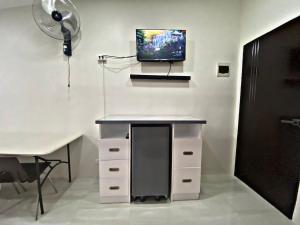 M&R Loft Home in Bella Vita Bangad near Cabanatuan, Nueva Ecija TV 또는 엔터테인먼트 센터