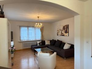 Posezení v ubytování Moderne Ferienwohnung Lenzerheide mit Aussicht