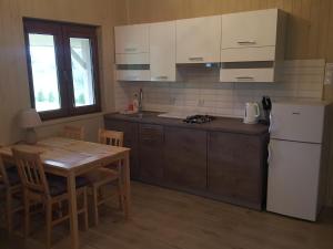 Køkken eller tekøkken på Domki Lilia + 3 billeder