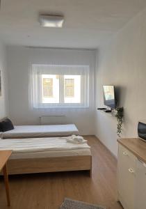 Posteľ alebo postele v izbe v ubytovaní Hungaria Apartments