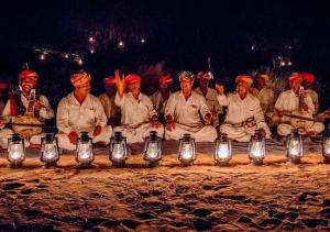 Επισκέπτες που μένουν στο Holiday Heritage Desert Camp And Resort
