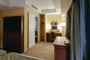 a hotel room with a bed and a desk at Boston Plaza Kusatsu Biwa Lake - Vacation STAY 15463v in Kusatsu