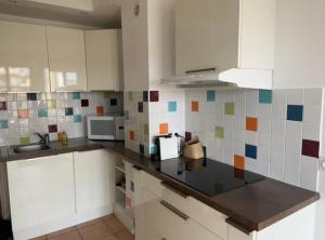 Cuisine ou kitchenette dans l'établissement L'Eden l Panoramic Views l Shellter Rentals 14 autres photos