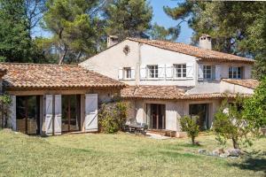 an exterior view of a house with a yard at Villa La Campanette in La Colle-sur-Loup