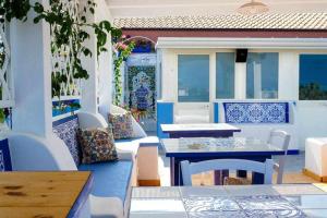 Posezení v ubytování Mediterranean Charm villa con piscina al mare